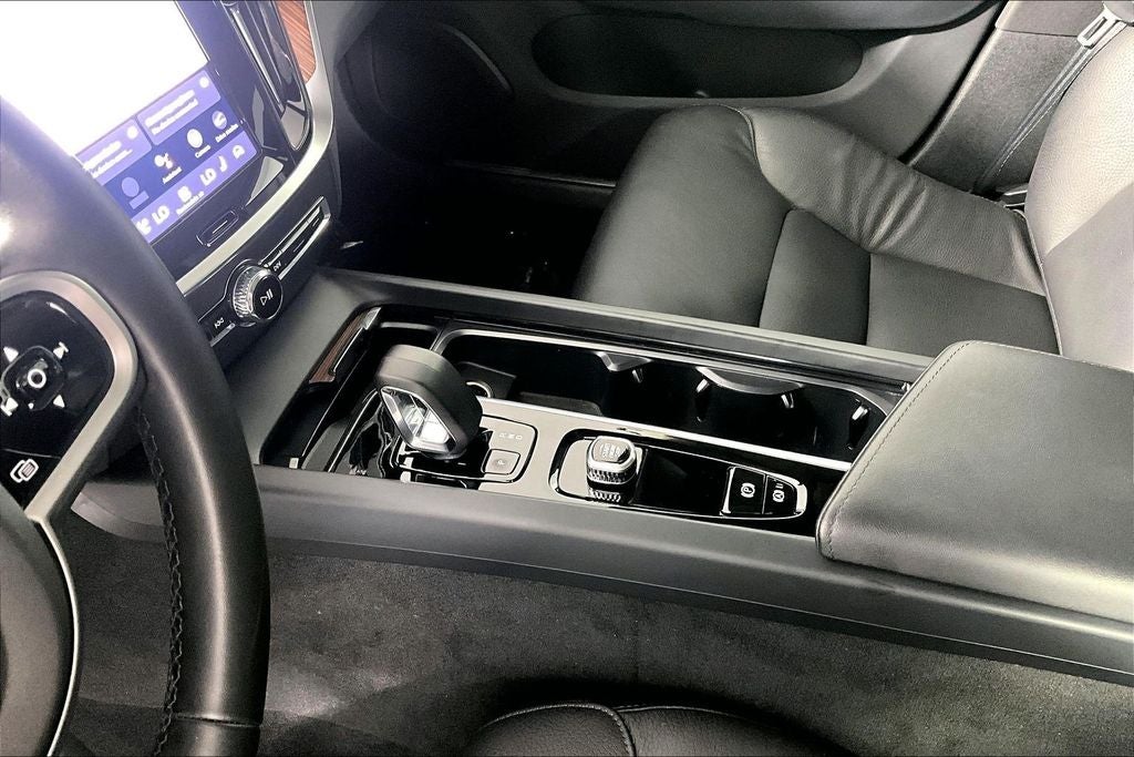 2025 Volvo V60 Cross Country B5 Plus