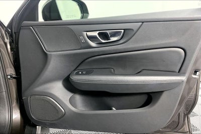 2025 Volvo V60 Cross Country B5 Plus