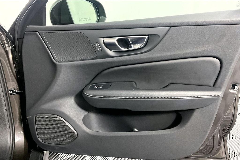 2025 Volvo V60 Cross Country B5 Plus