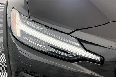 2025 Volvo V60 Cross Country B5 Plus