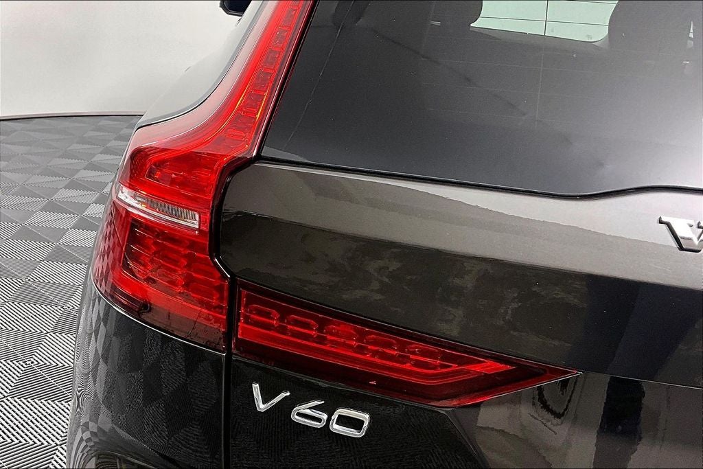 2025 Volvo V60 Cross Country B5 Plus