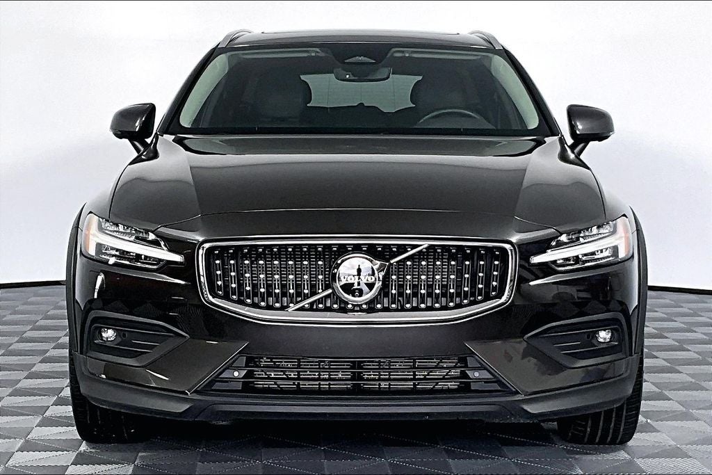 2025 Volvo V60 Cross Country B5 Plus