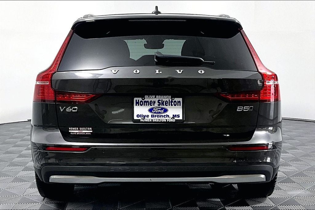 2025 Volvo V60 Cross Country B5 Plus