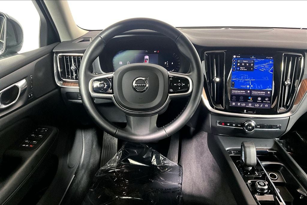 2025 Volvo V60 Cross Country B5 Plus