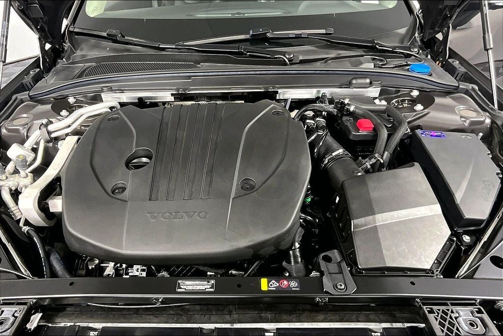 2025 Volvo V60 Cross Country B5 Plus