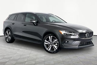 2025 Volvo V60 Cross Country B5 Plus