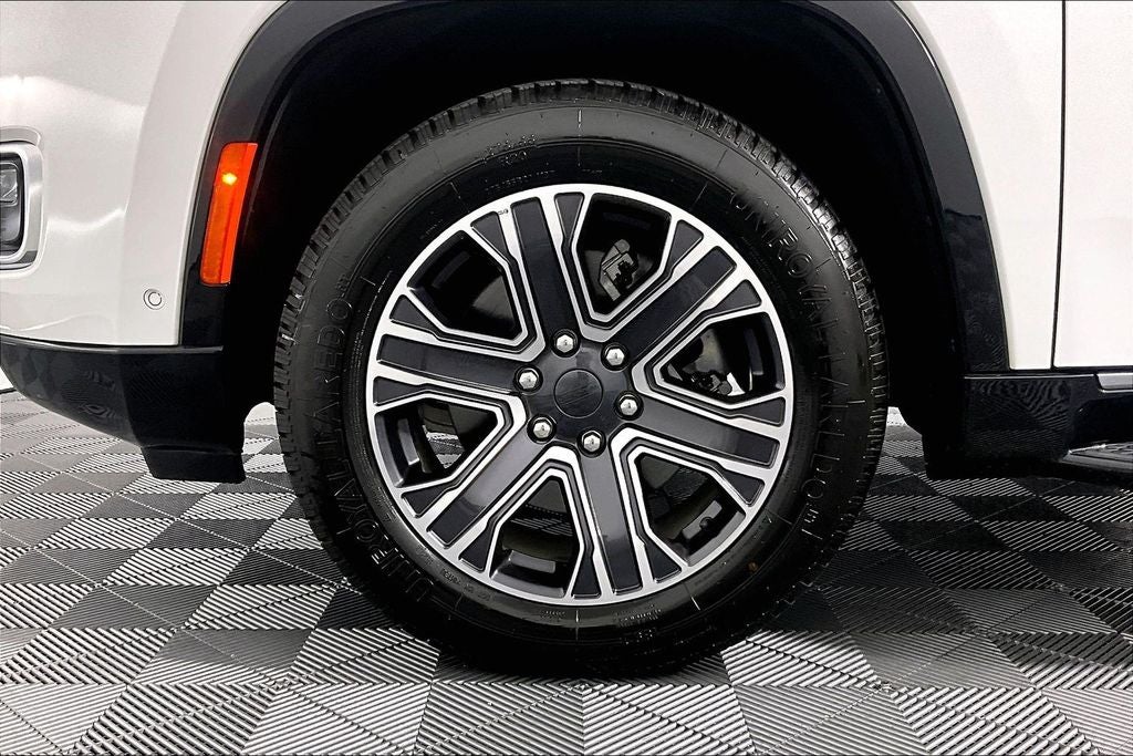 2024 Jeep Wagoneer Series II - Photo 8