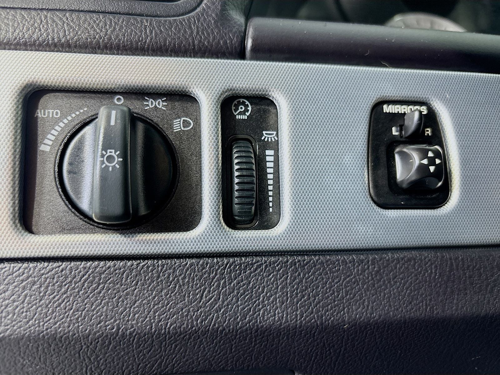 2005 Ford Thunderbird Base
