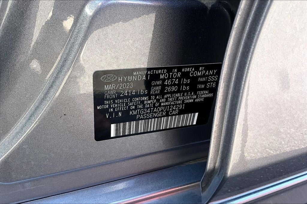 2023 Genesis G70 2.0T