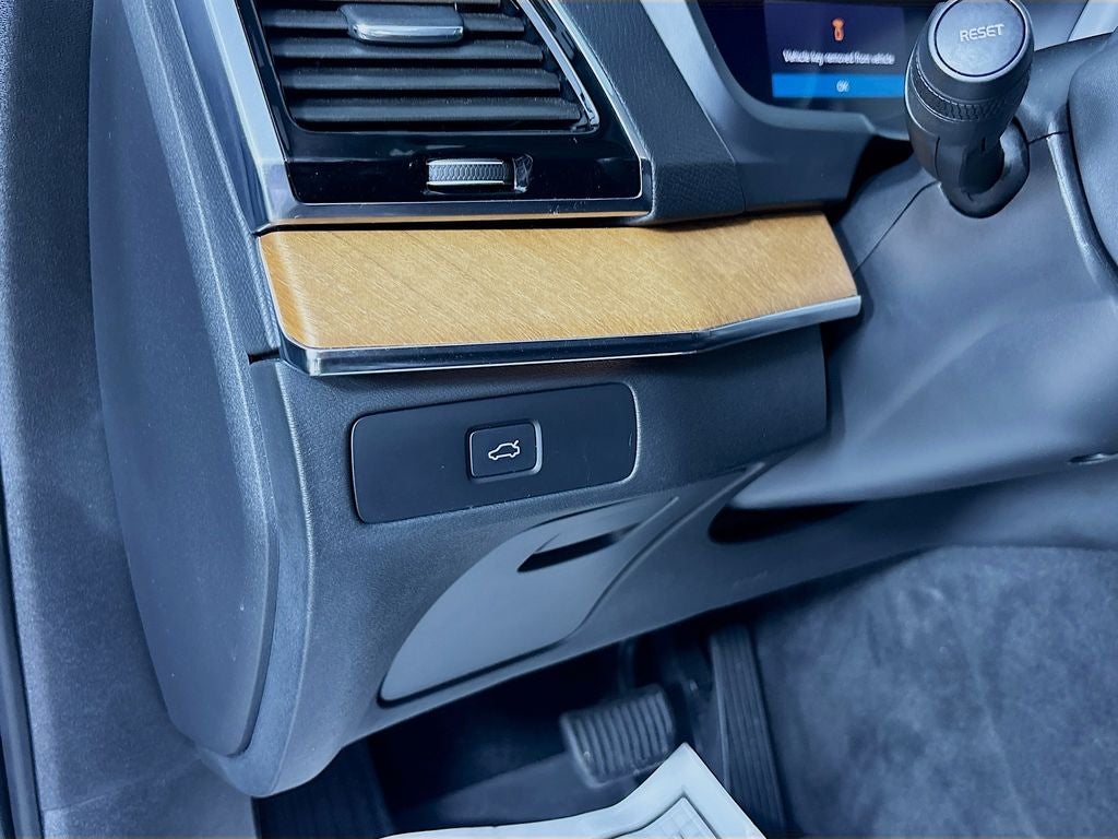 2024 Volvo XC90 B6 Plus Bright Theme