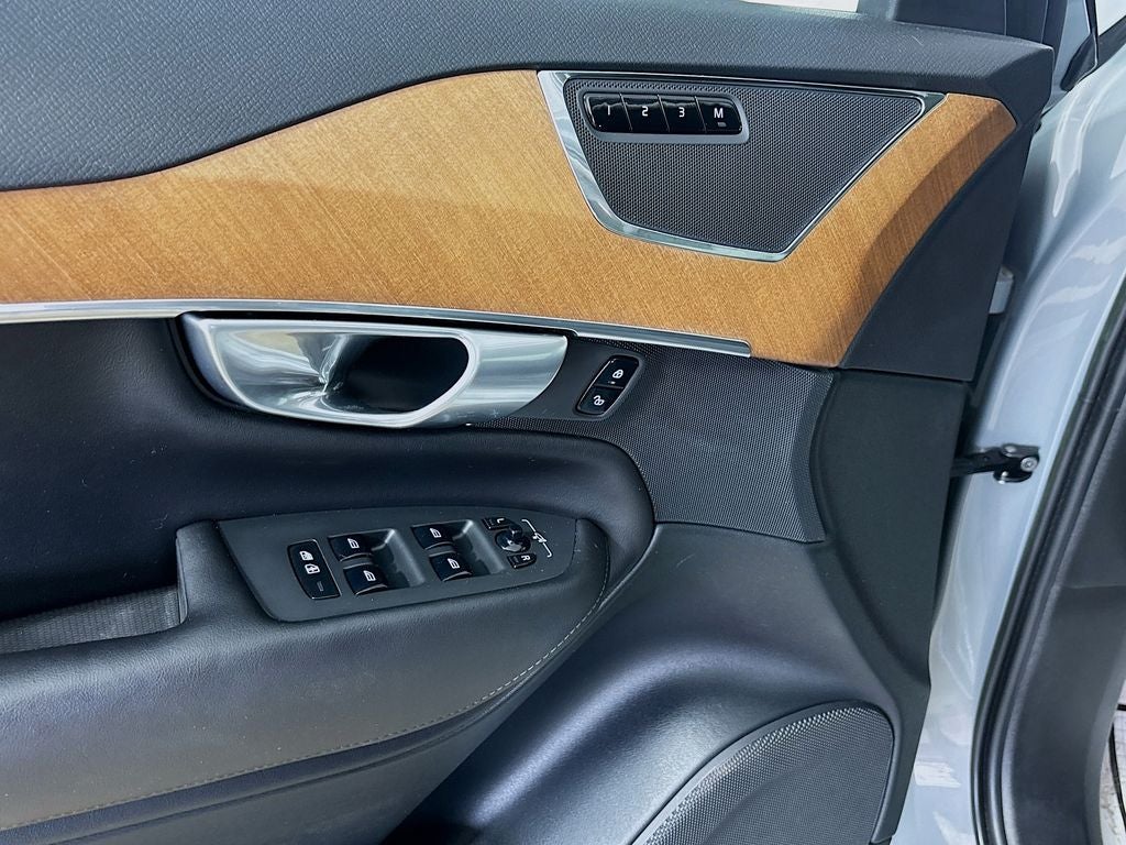 2024 Volvo XC90 B6 Plus Bright Theme