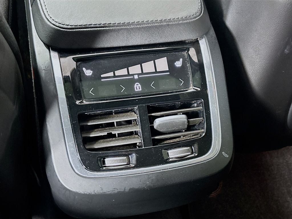2024 Volvo XC90 B6 Plus Bright Theme