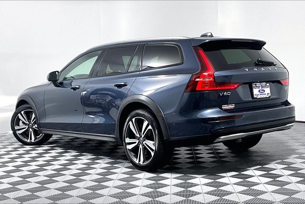 2025 Volvo V60 Cross Country Plus - Photo 11