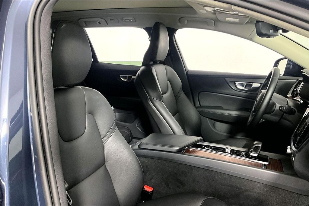 2025 Volvo V60 Cross Country Plus - Photo 7