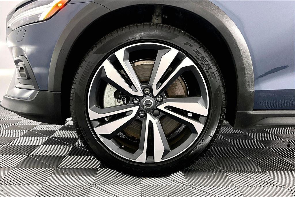 2025 Volvo V60 Cross Country Plus - Photo 8