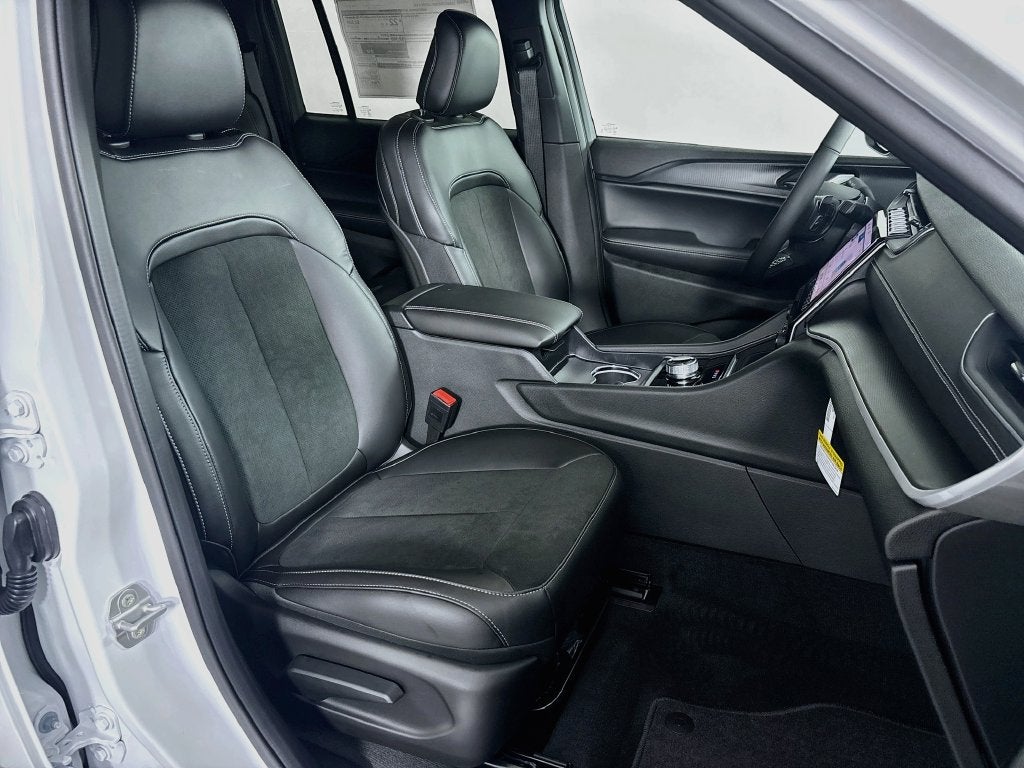2027 Jeep Grand Cherokee Laredo X