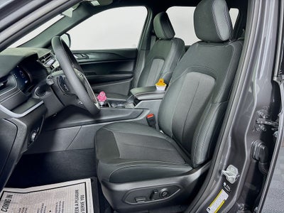 2026 Jeep Grand Cherokee Laredo
