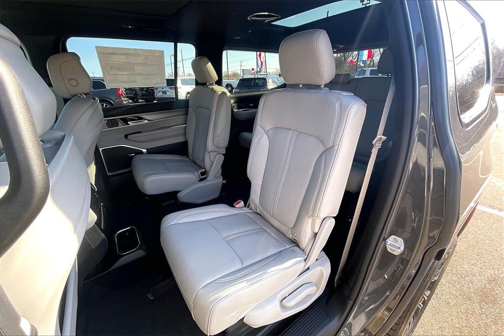 2026 Jeep Grand Wagoneer Base