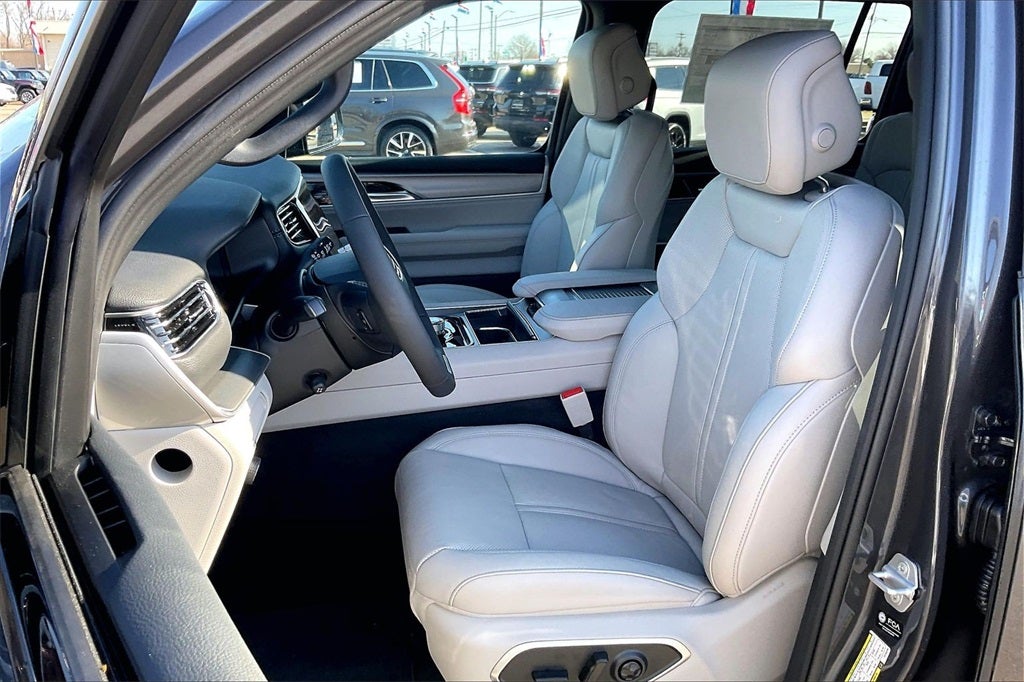 2026 Jeep Grand Wagoneer Base