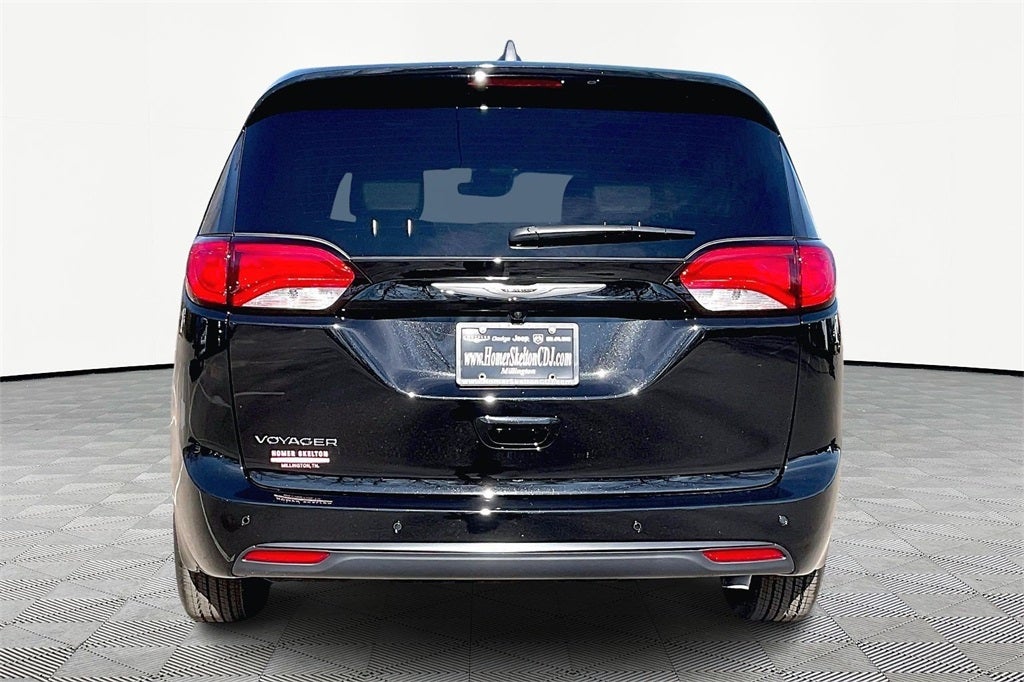 2026 Chrysler Voyager LX