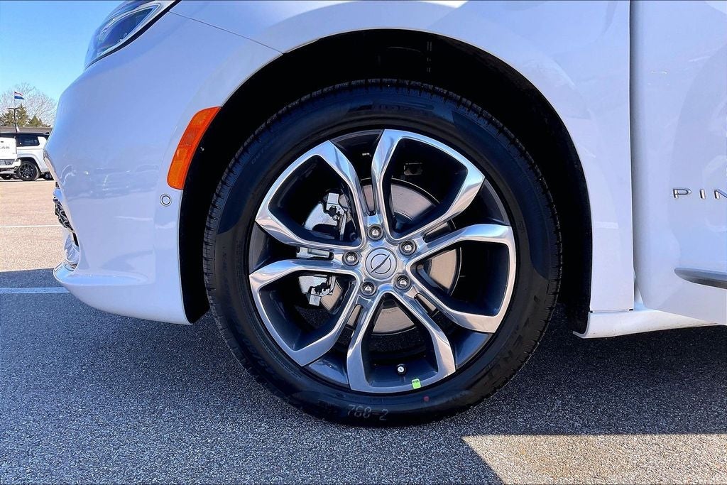 2026 Chrysler Pacifica Pinnacle