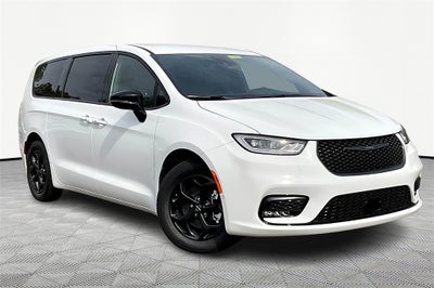 2024 Chrysler Pacifica Hybrid Select