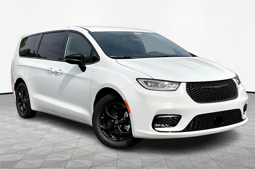 2024 Chrysler Pacifica Hybrid Select