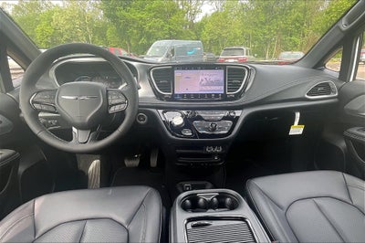 2024 Chrysler Pacifica Hybrid Select