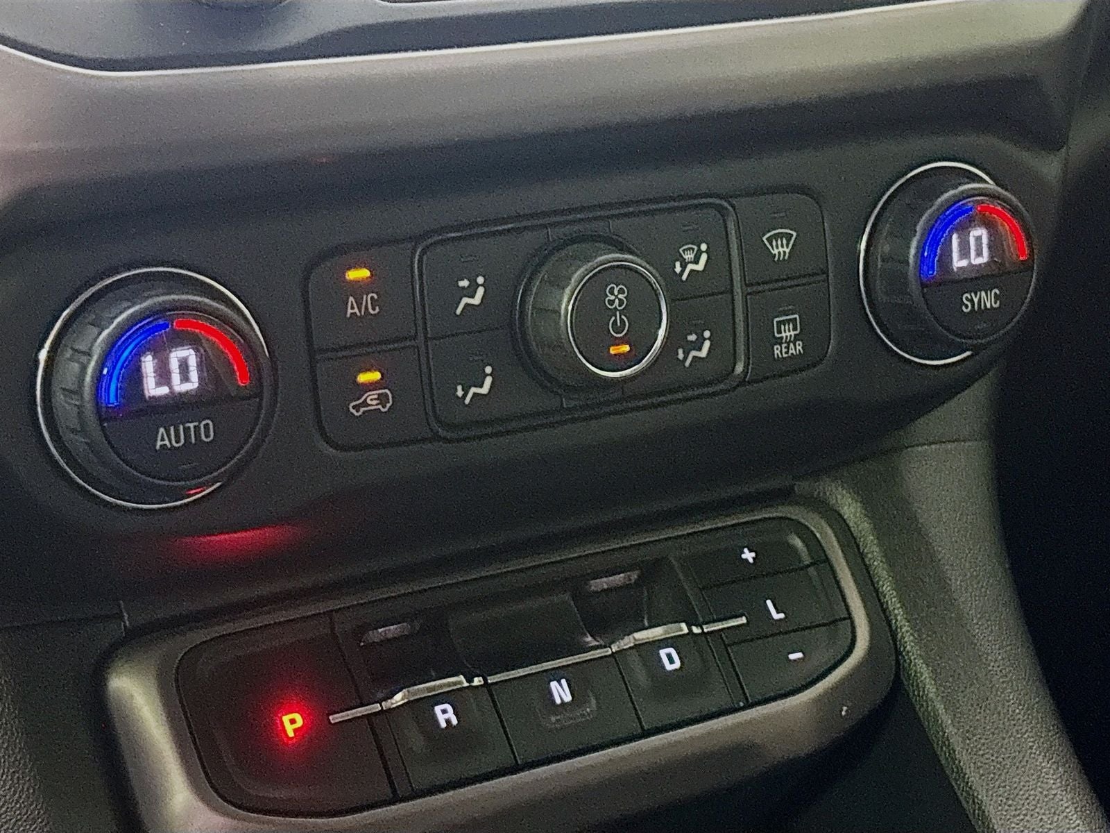2020 GMC Acadia AT4
