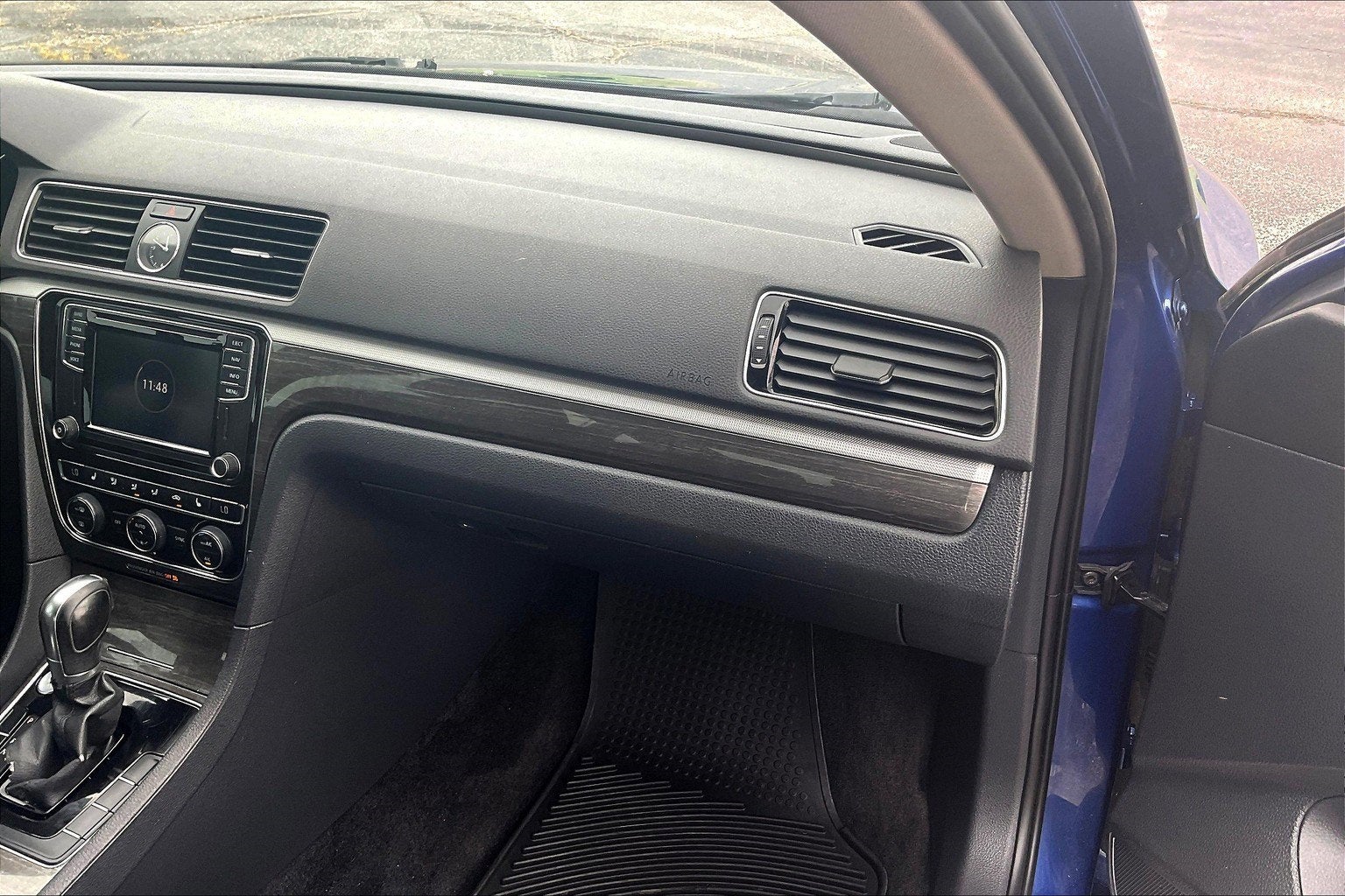 2017 Volkswagen Passat SEL Premium