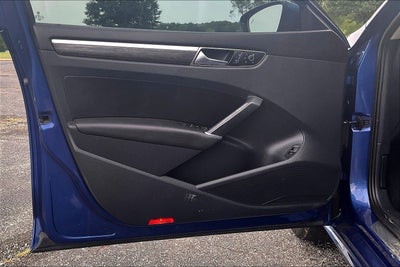 2017 Volkswagen Passat SEL Premium