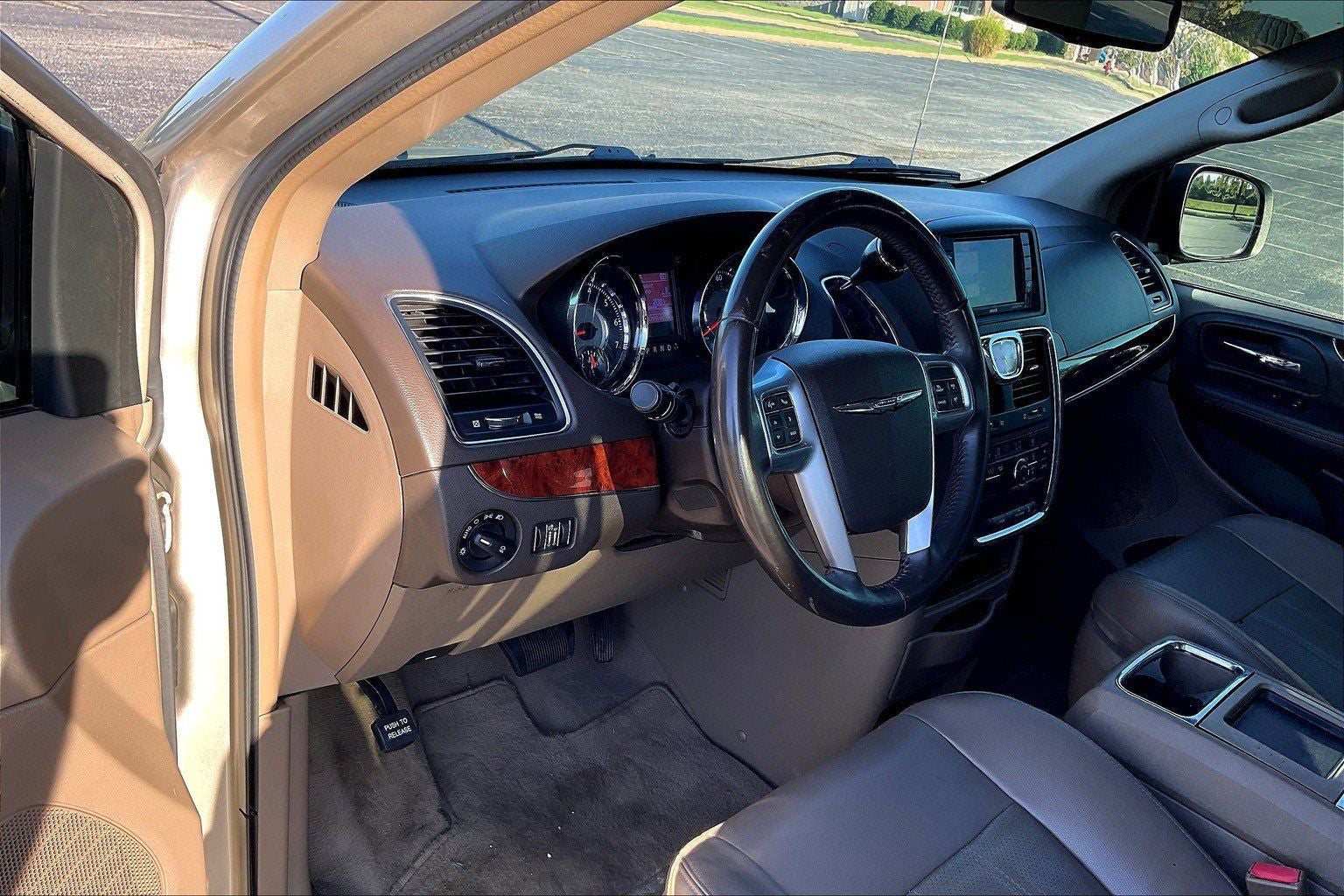 2012 Chrysler Town & Country Touring