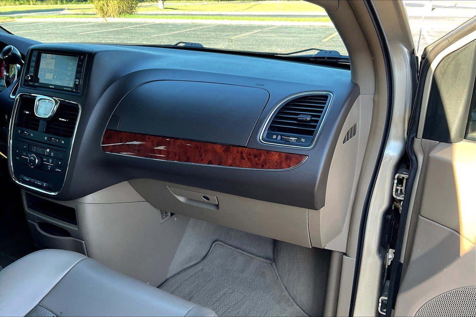 2012 Chrysler Town & Country Touring