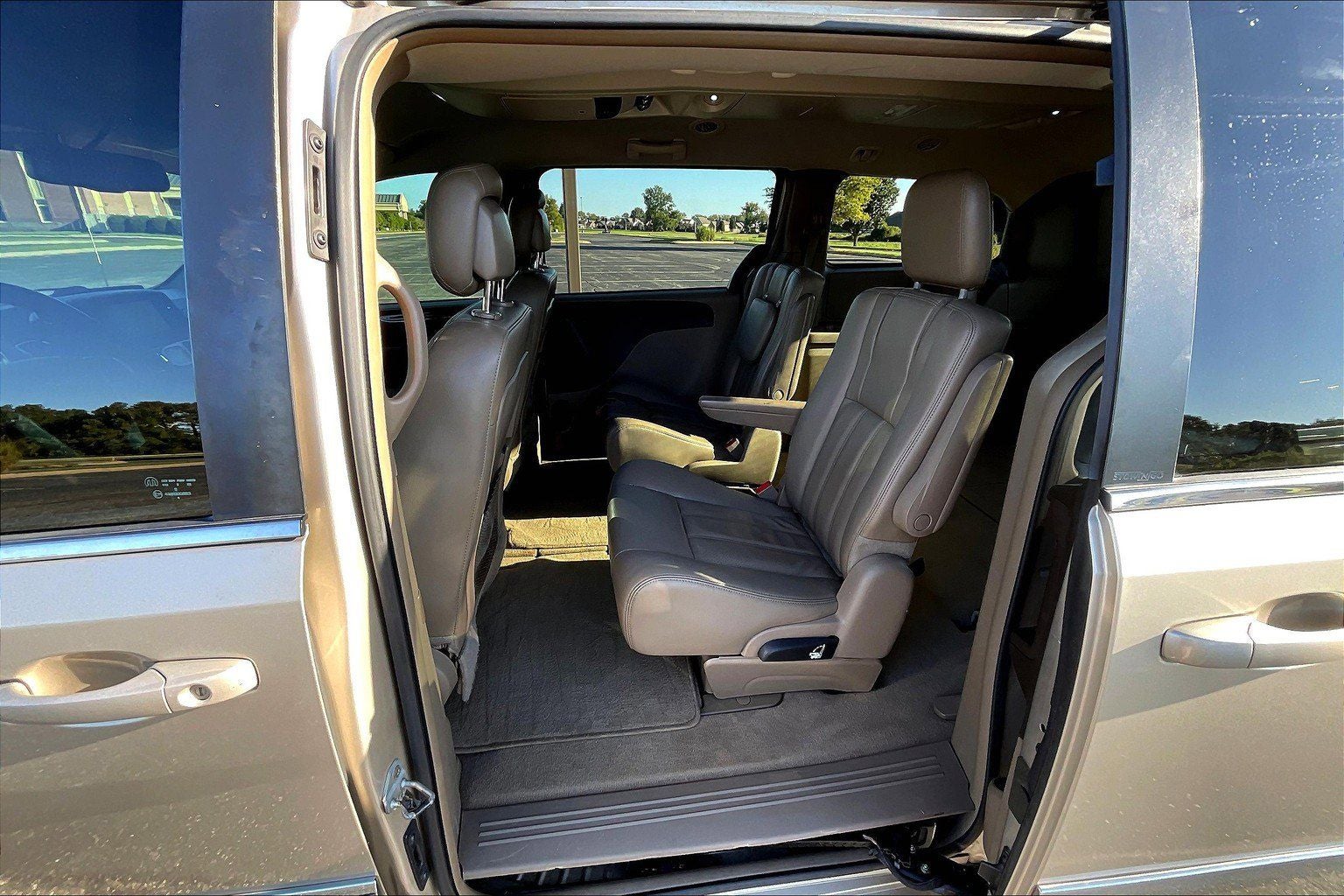 2012 Chrysler Town & Country Touring