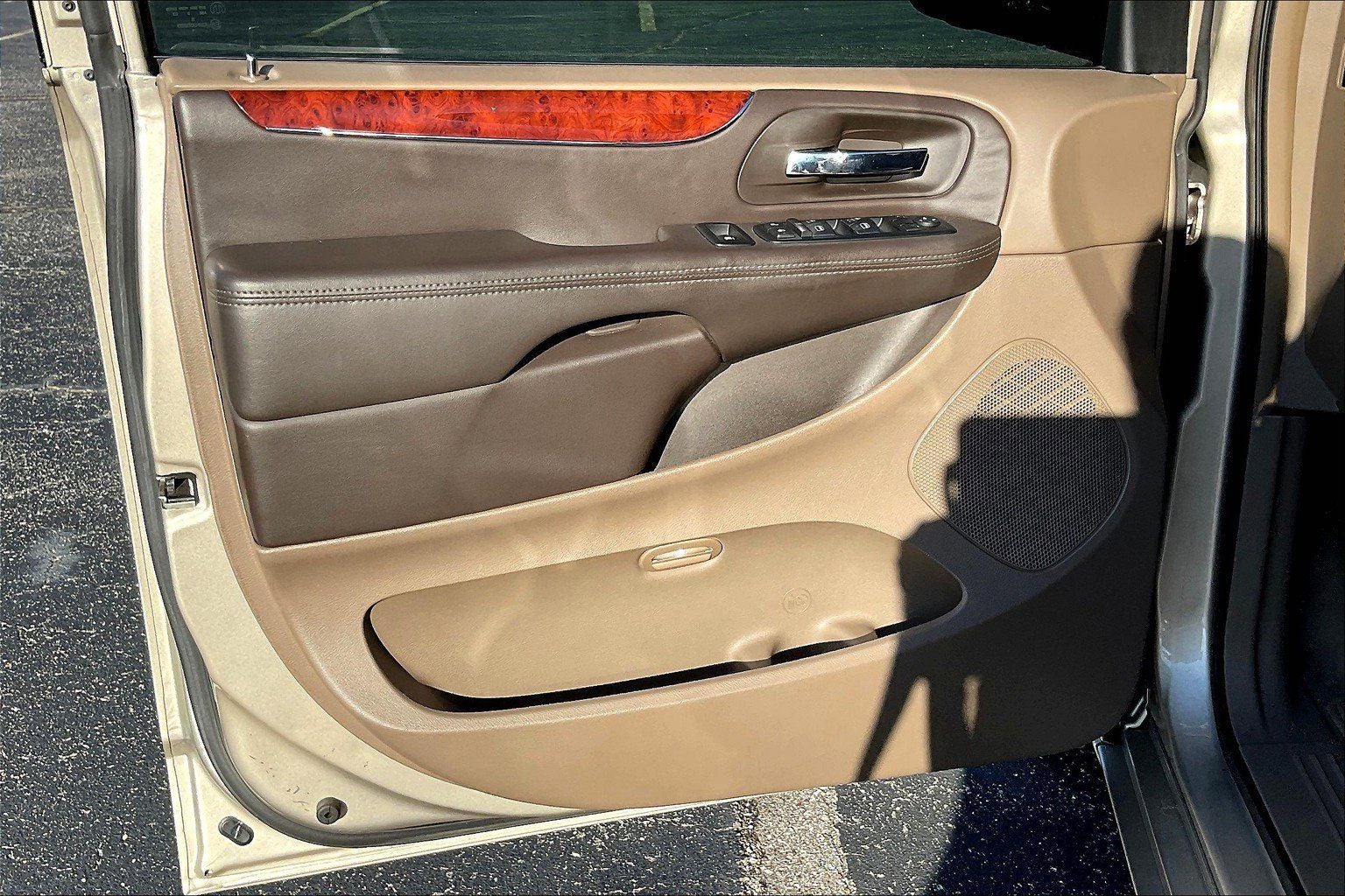 2012 Chrysler Town & Country Touring