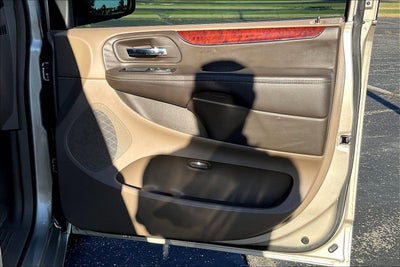 2012 Chrysler Town & Country Touring