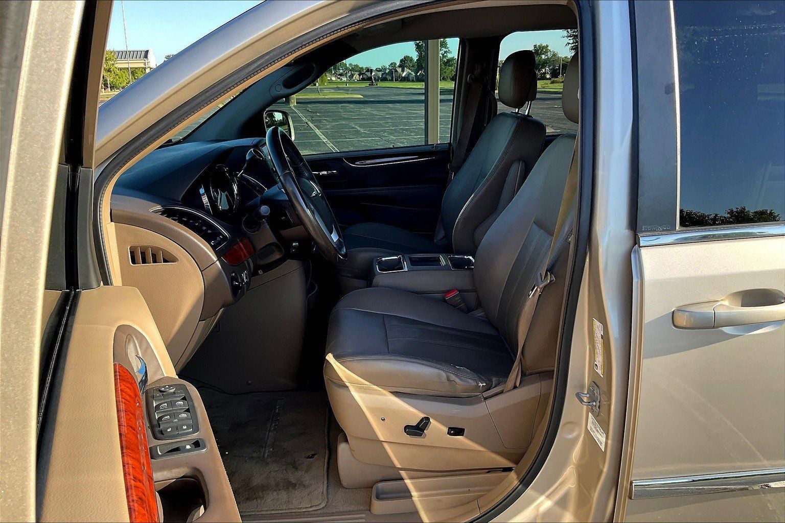 2012 Chrysler Town & Country Touring