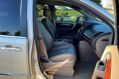 2012 Chrysler Town & Country Touring