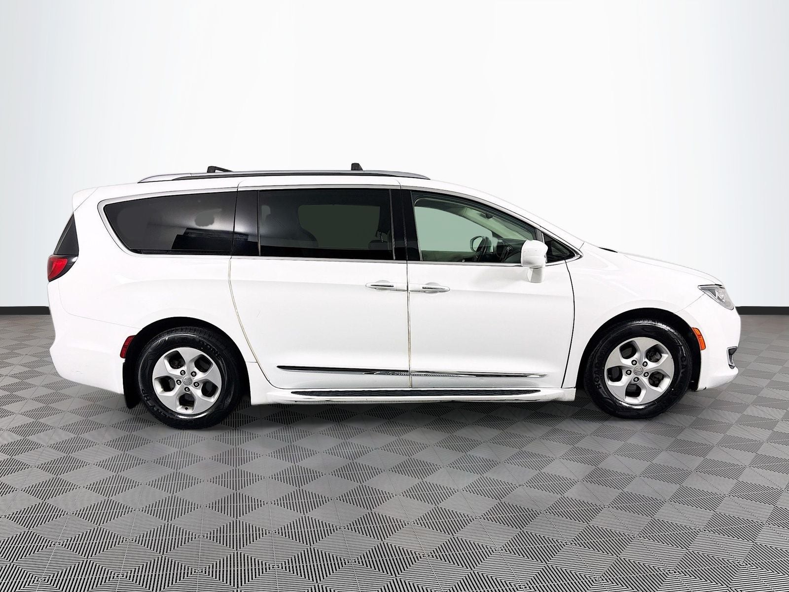 2017 Chrysler Pacifica Touring L Plus