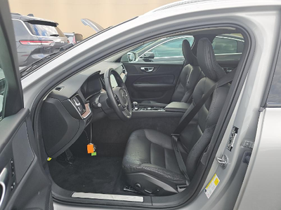 2025 Volvo V60 Cross Country B5 Plus