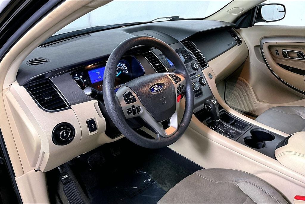 2013 Ford Taurus SE