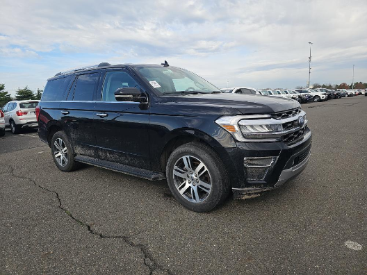 2024 Ford Expedition Limited's photo