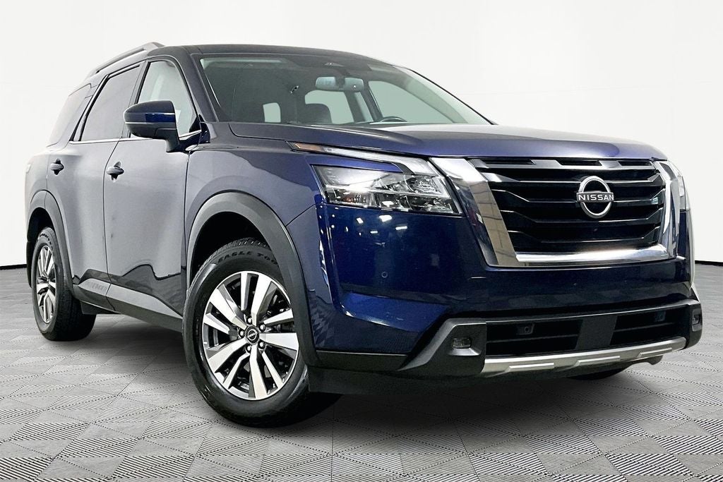 2022 Nissan Pathfinder SL