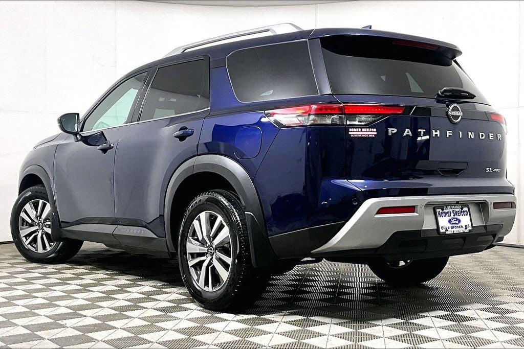 2022 Nissan Pathfinder SL