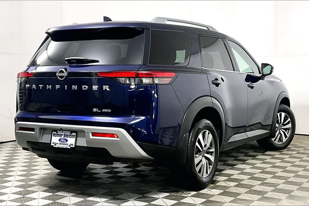 2022 Nissan Pathfinder SL