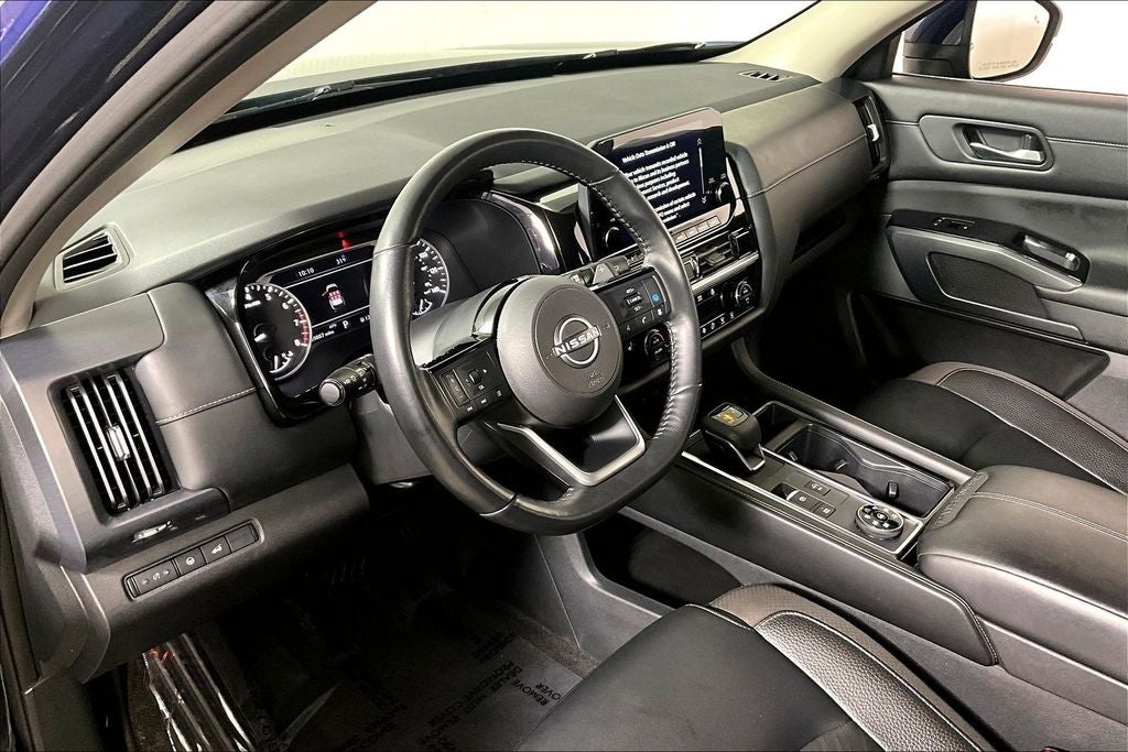 2022 Nissan Pathfinder SL