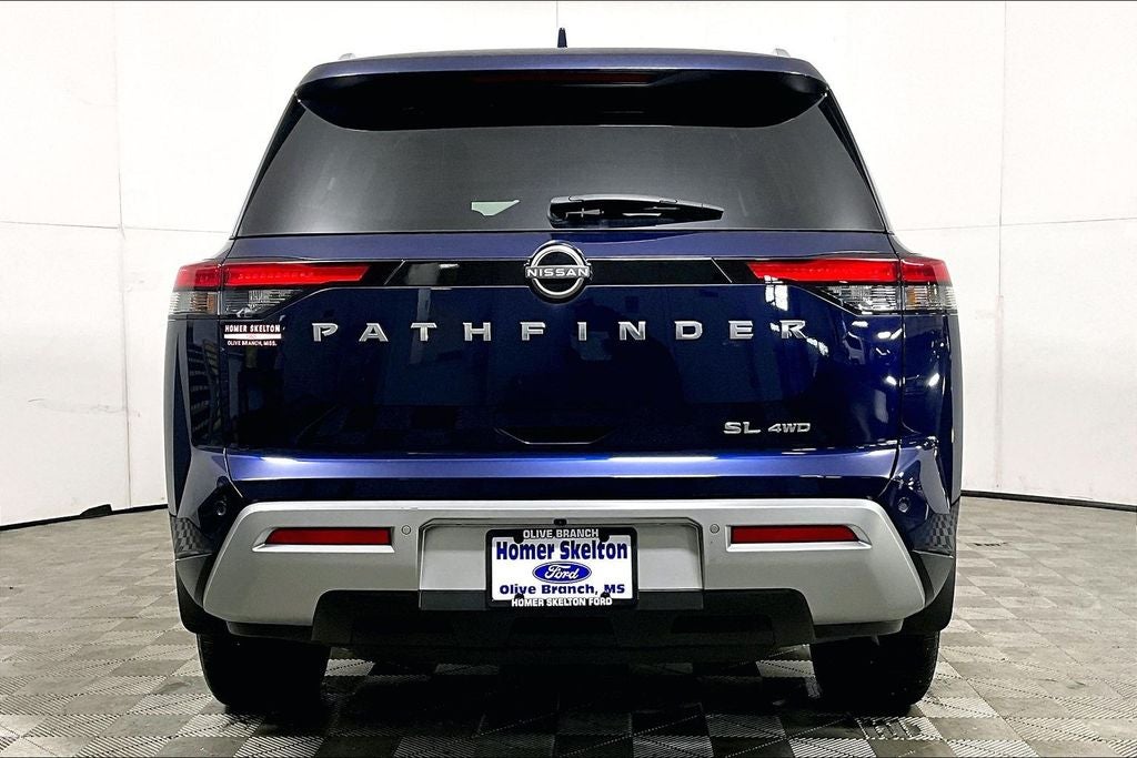 2022 Nissan Pathfinder SL