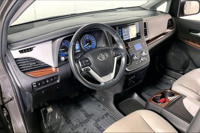 2017 Toyota Sienna Limited 7 Passenger