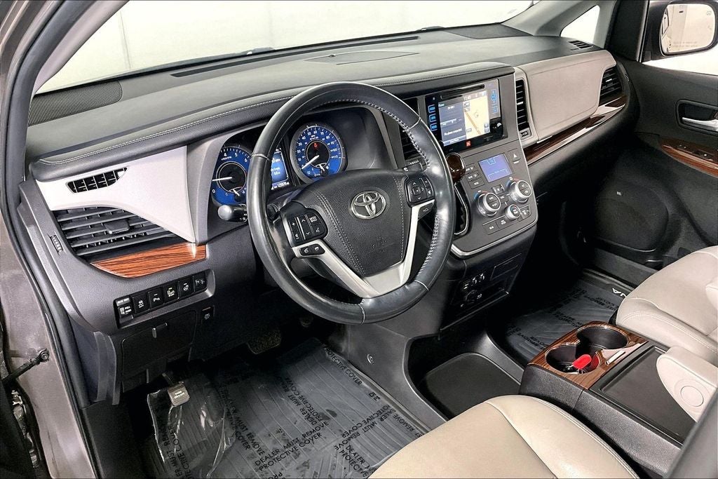 2017 Toyota Sienna Limited 7 Passenger