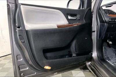 2017 Toyota Sienna Limited 7 Passenger